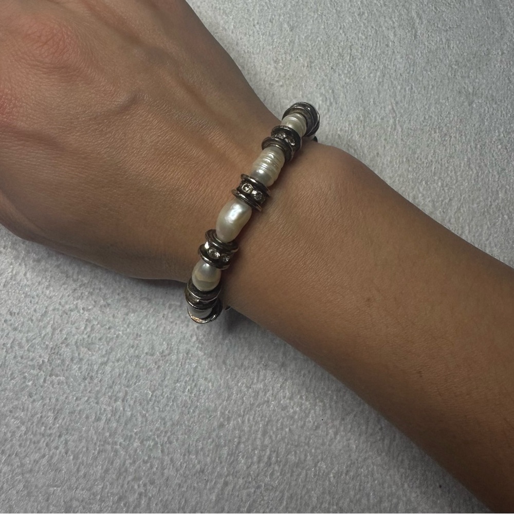 Faux Pearls with Rhinestone and Silver Tone
Beads Stretch Bracelet